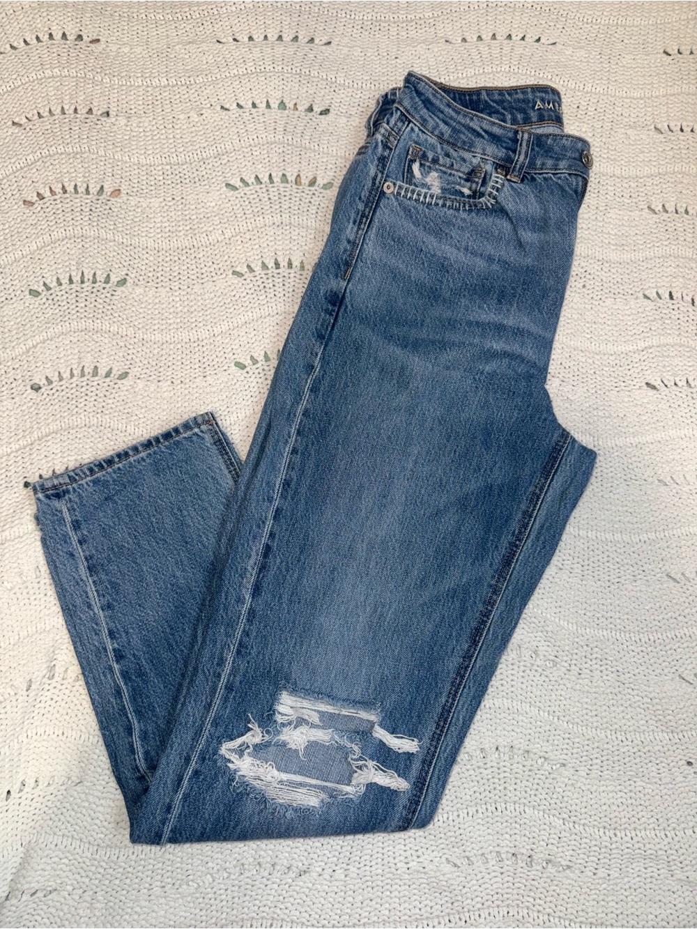 American Eagle Outfitters Blue Straight-Leg Jeans with Distressed Knee
